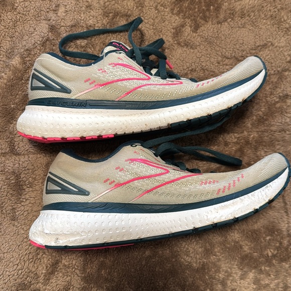 Brooks Glycerin 19 Women's Shoes - Gray and Pink - Picture 6 of 9